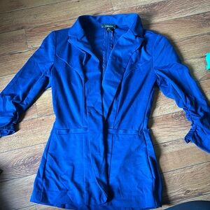 A 2/3 sleeve office jacket